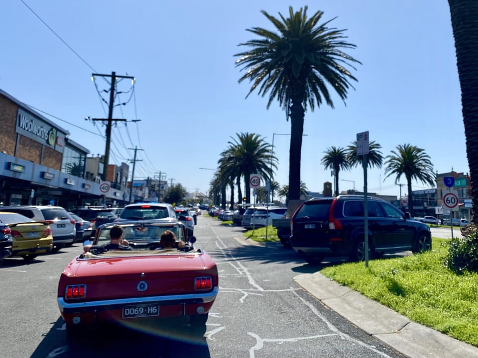 Dining and shopping at Mordialloc Village