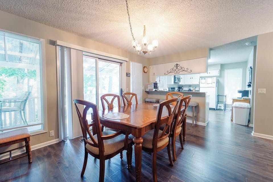 Dining room table for 6 