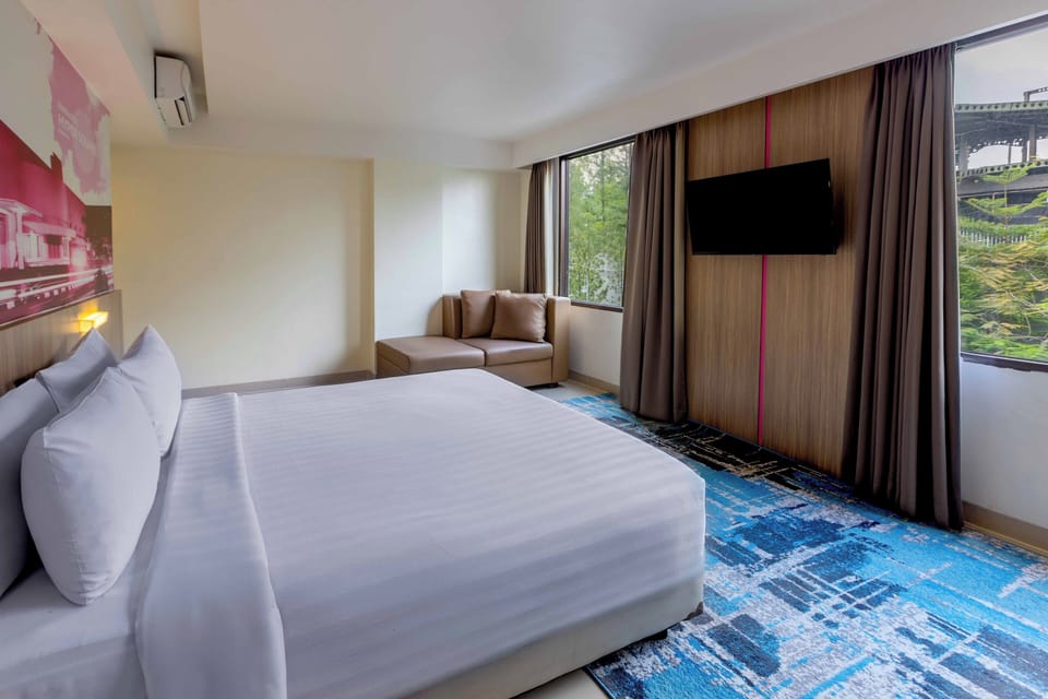 Executive Room | Premium bedding, in-room safe, desk, soundproofing