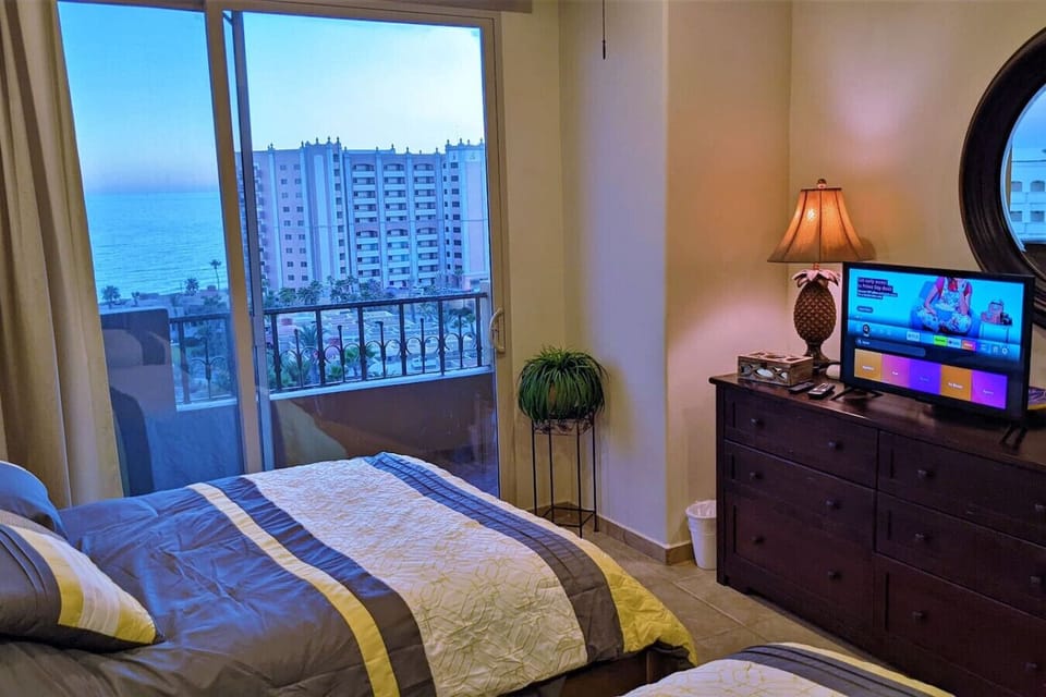 Bedroom with 2 full beds