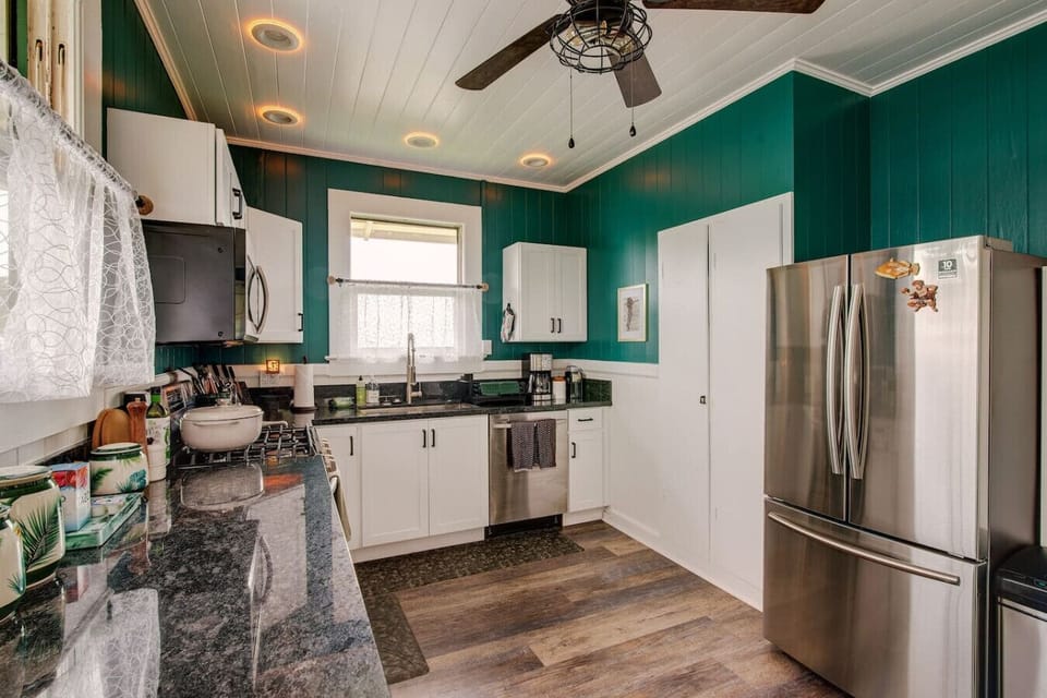 kitchen well equipped