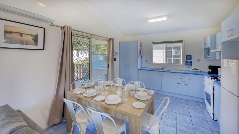 Snug Cove - 6 Berth - No Pets Allowed | Private kitchen | Full-size fridge, microwave, stovetop, toaster