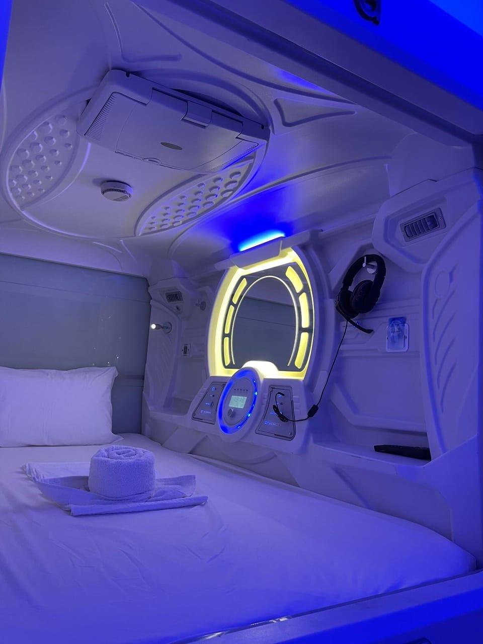 Standard Single Room, Mixed Dorm | In-room safe, desk, laptop workspace, free WiFi