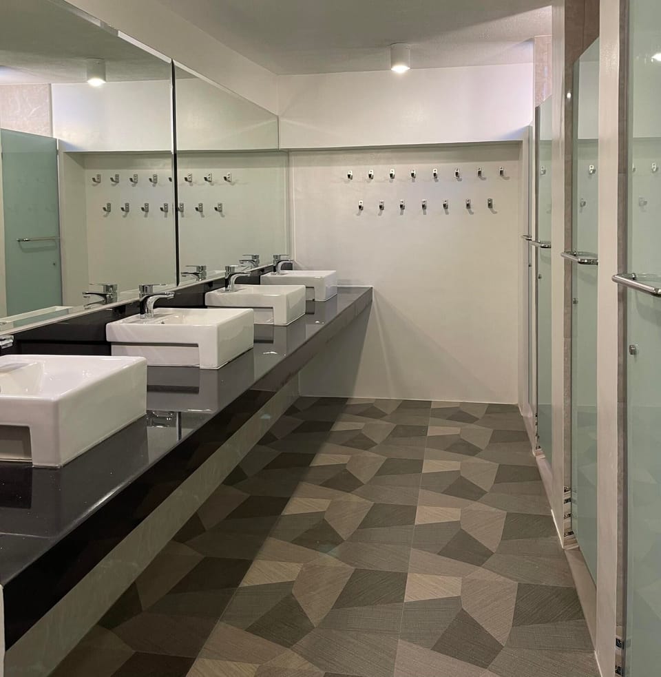 Standard Single Room, Mixed Dorm | Bathroom | Shower, rainfall showerhead, free toiletries, slippers