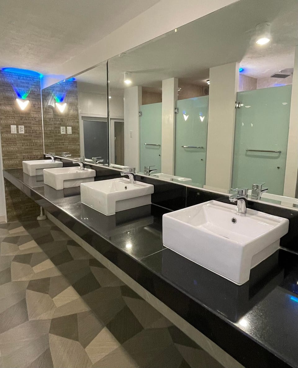Standard Single Room, Mixed Dorm | Bathroom | Shower, rainfall showerhead, free toiletries, slippers