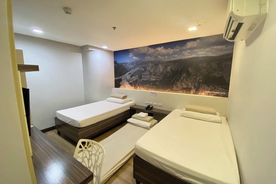 Deluxe Twin Room | Desk, free WiFi, bed sheets