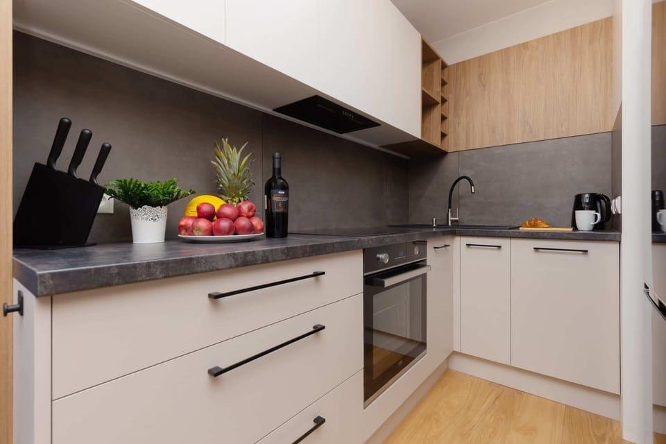 Modern, fully equipped kitchenette. 