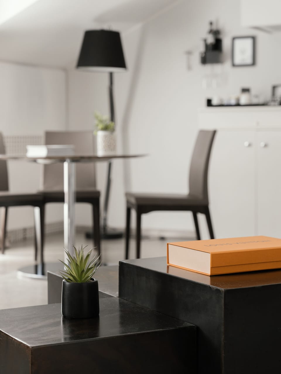 Business Suite | Minibar, in-room safe, desk, soundproofing