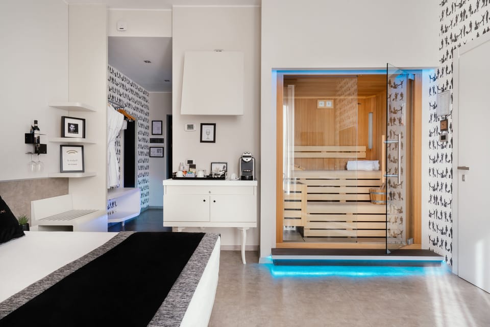 Double Room (Sauna) | Minibar, in-room safe, desk, soundproofing