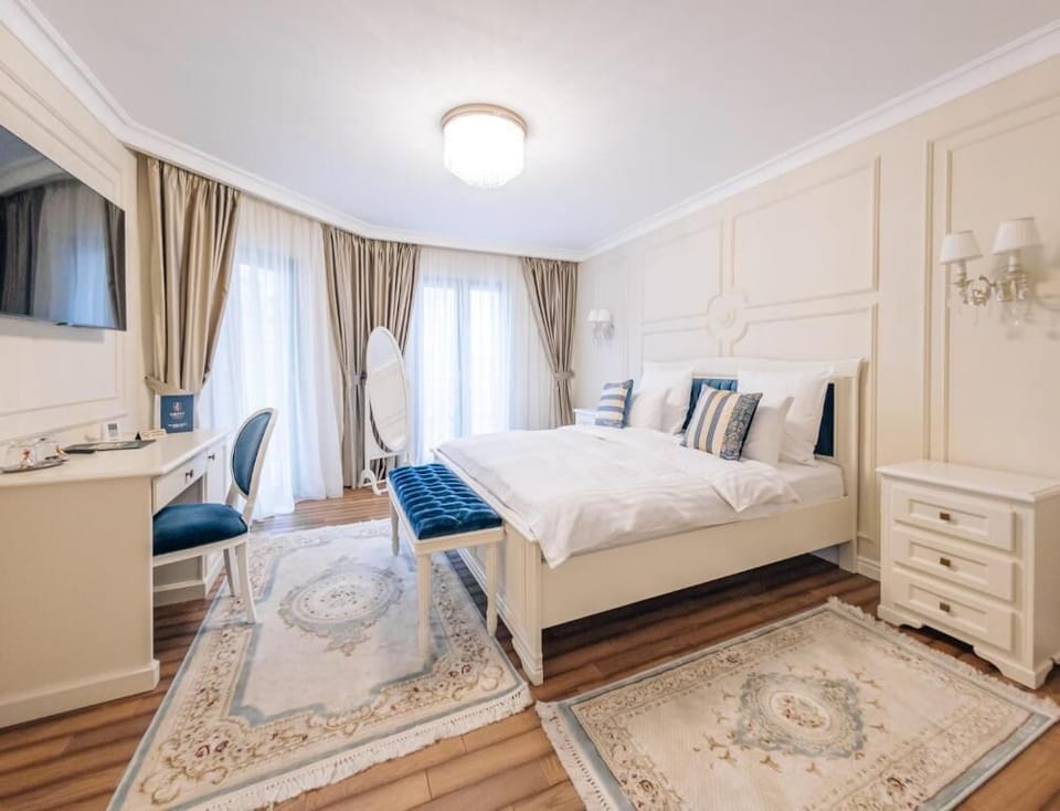 Superior Double Room | Desk, blackout drapes, iron/ironing board, free WiFi