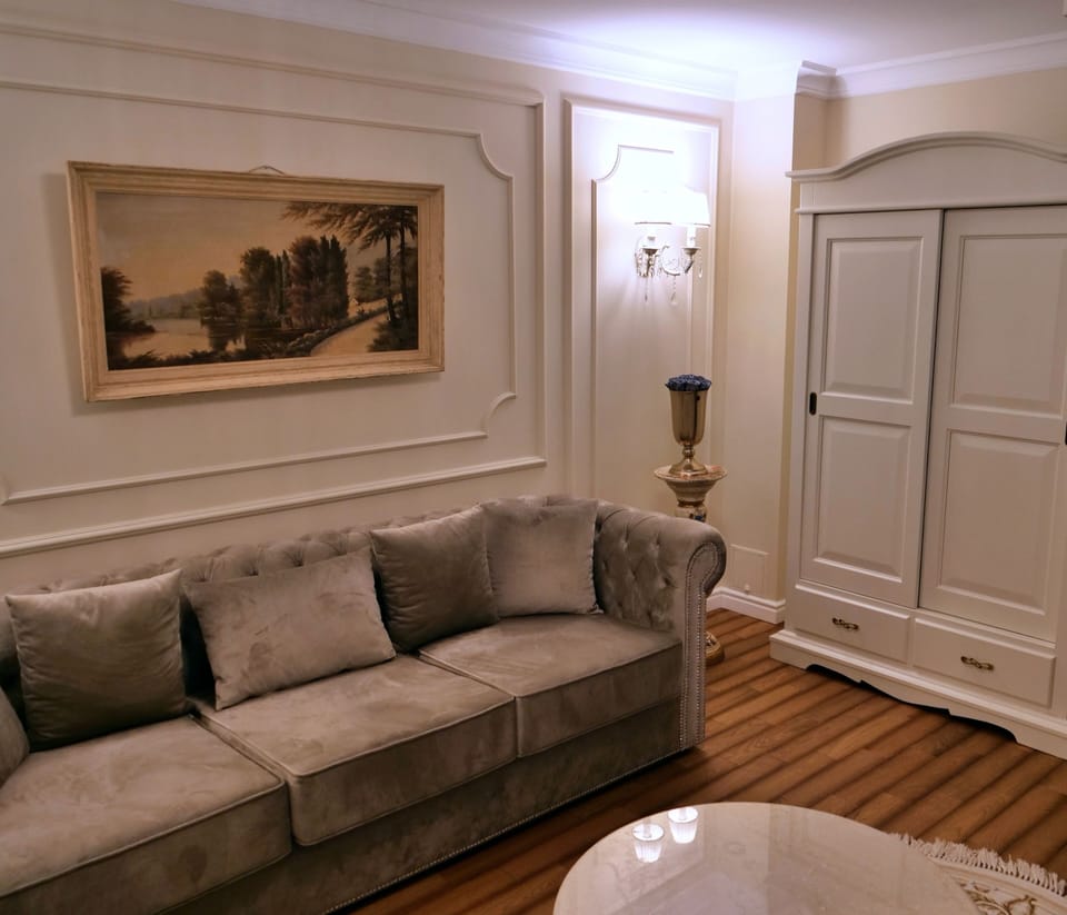 Basic Apartment | Living area | Flat-screen TV
