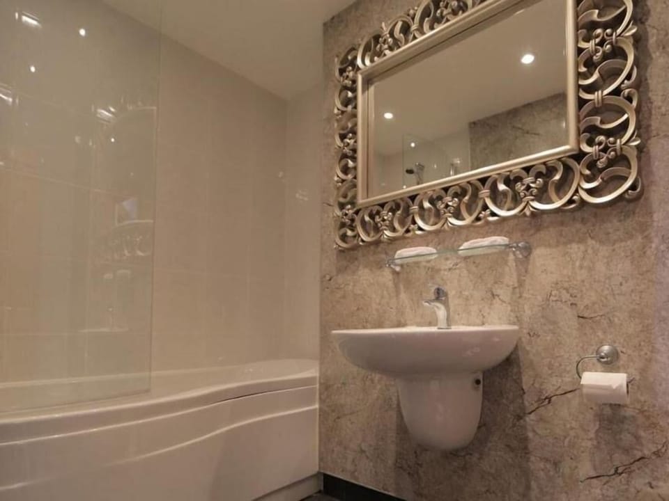 Super Deluxe Sea View With Bath | Bathroom