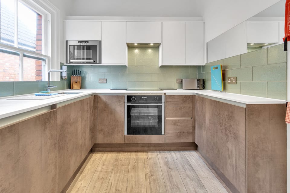 Kitchen with oven and hob
Microwave, toaster and kettle
All crockery/pots/pans/cutlery and utensils required to cook a home cooked me