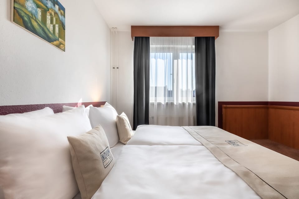 Hypo-allergenic bedding, in-room safe, desk, soundproofing