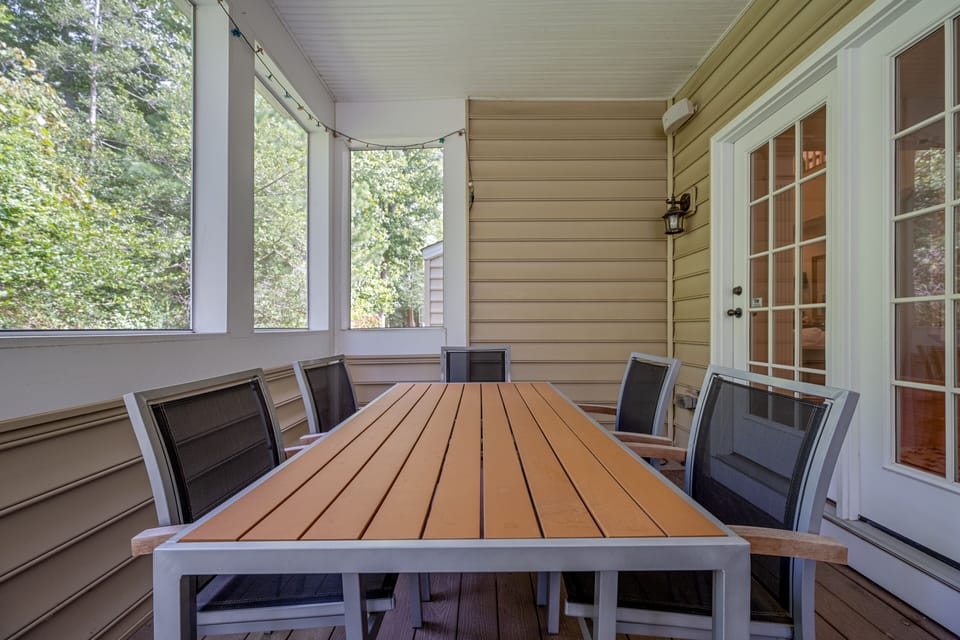 screened porch off kitchen