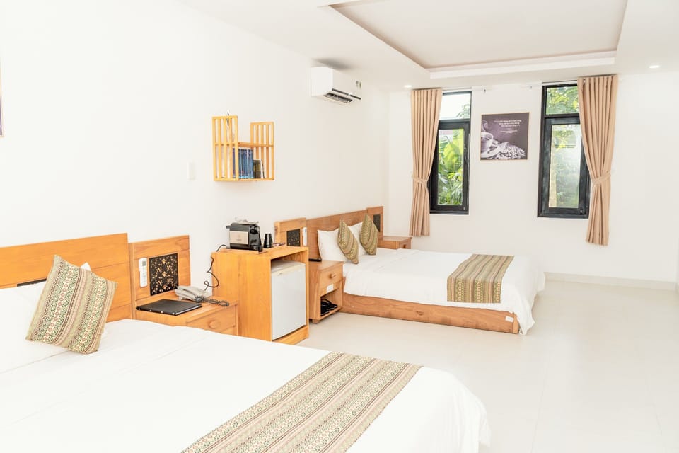 Family Room | Minibar, in-room safe, desk, laptop workspace