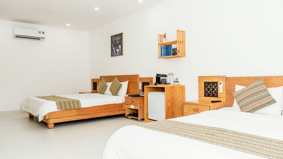 Family Room | Minibar, in-room safe, desk, laptop workspace