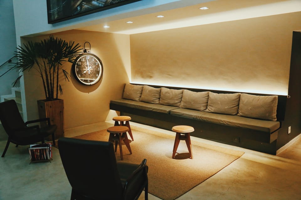 Lobby lounge