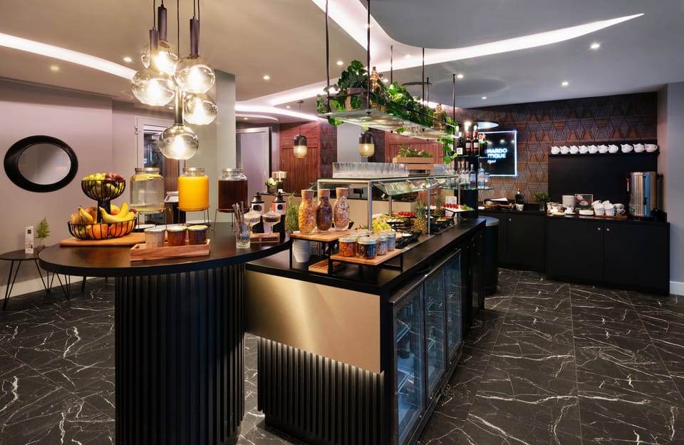 Daily buffet breakfast (PLN 75 per person)