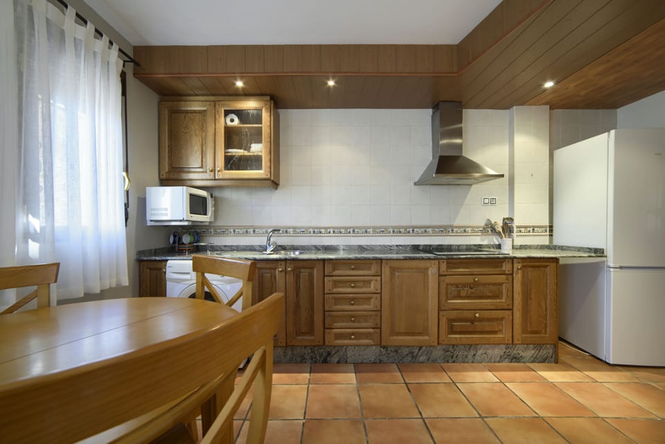 Coffee/tea maker, fridge, cookware/dishes/utensils