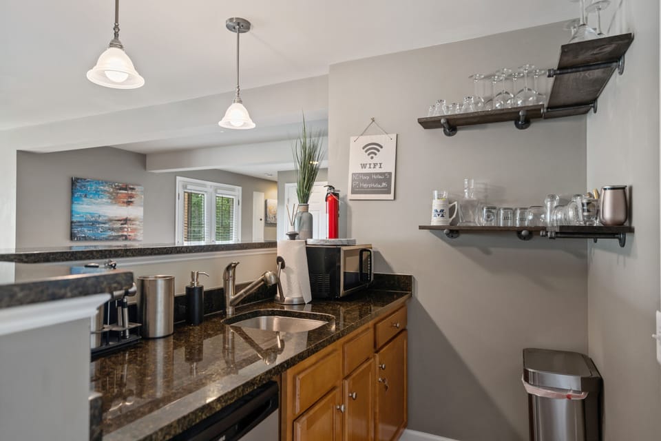 Wet bar for easily accessible drinks