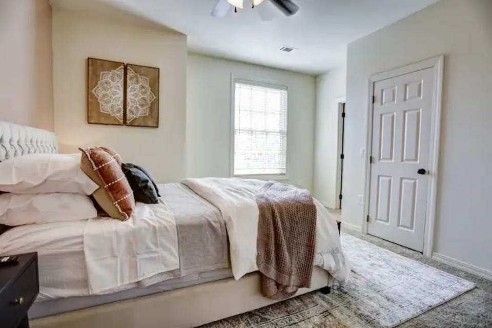 Pink Room Queen bed