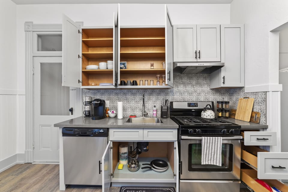 Full kitchen 