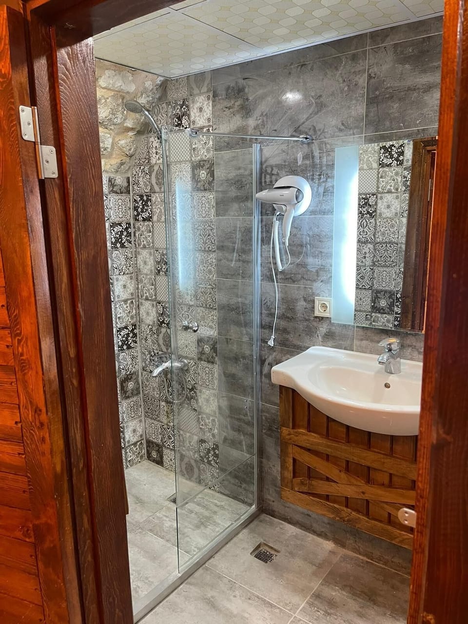 Economy Room | Bathroom | Shower, rainfall showerhead, hair dryer, bathrobes