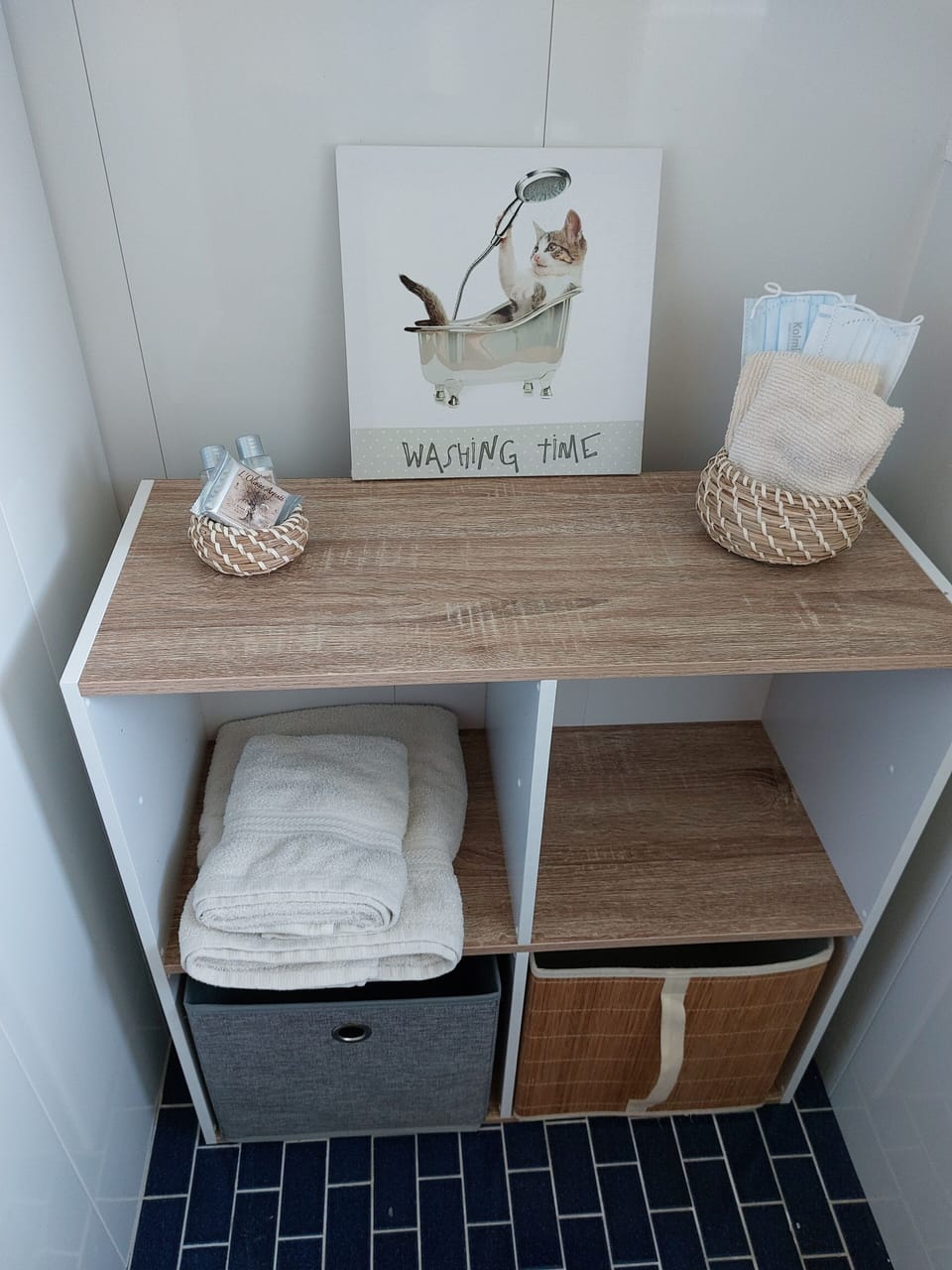 Premium Suite | Bathroom | Shower, hydromassage showerhead, free toiletries, hair dryer