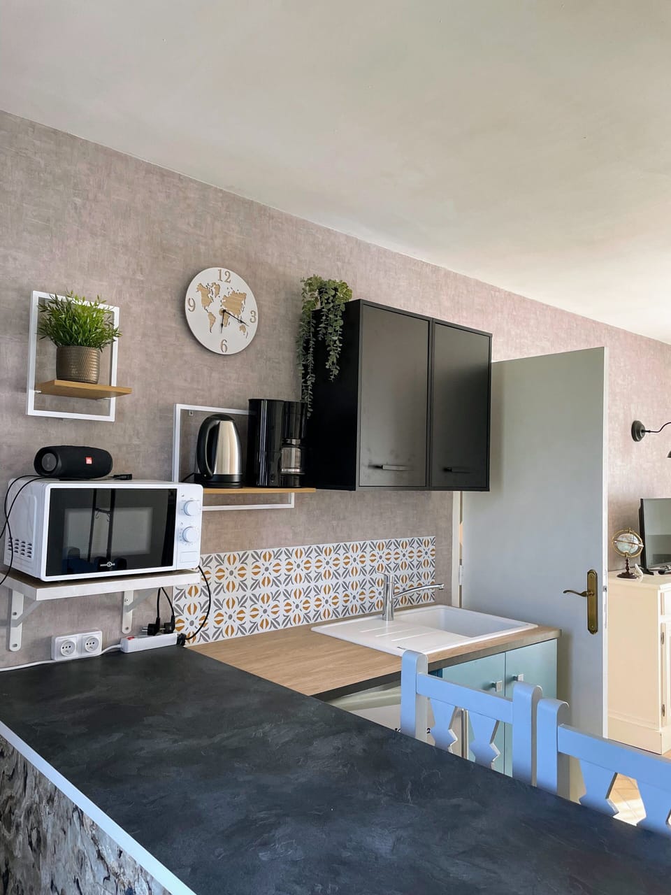 Comfort Double Room | Private kitchen | Mini-fridge, electric kettle