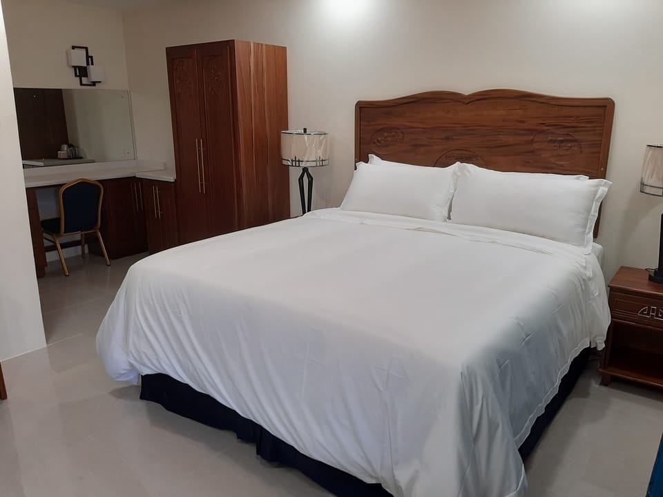 Egyptian cotton sheets, premium bedding, down comforters, pillowtop beds