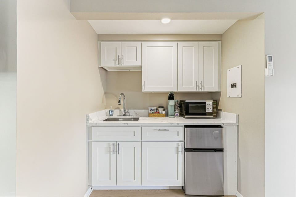 Family Studio Suite | Iron/ironing board, free WiFi, bed sheets