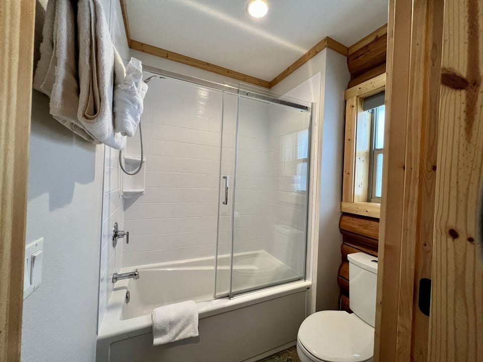 Bathroom with shower/tub combo
