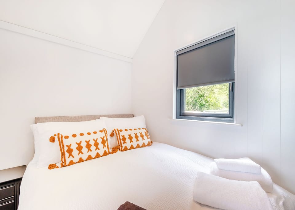 Bedroom, Bed