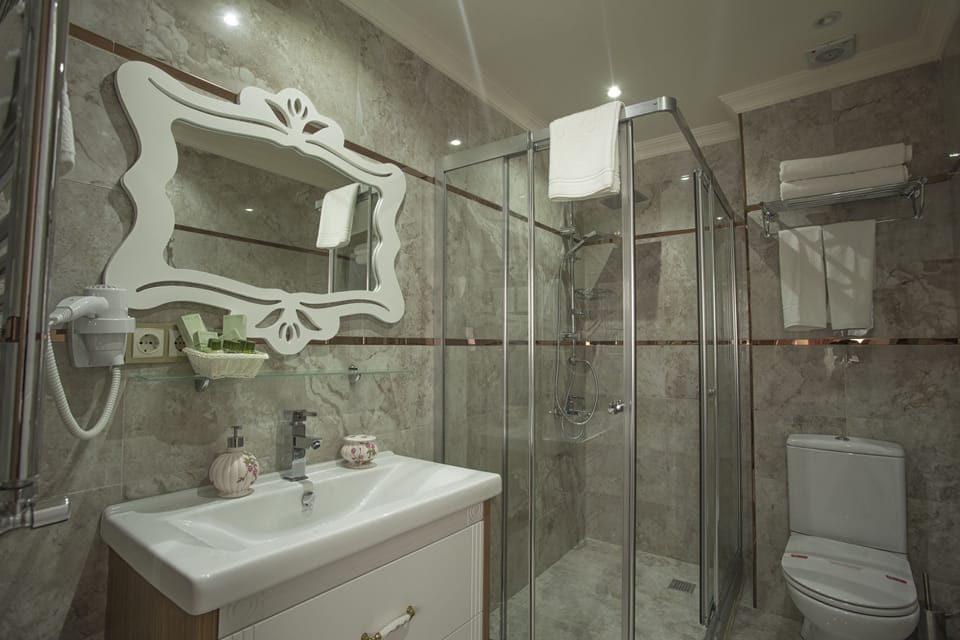 Superior Double Room Single Use | Bathroom | Shower, free toiletries, hair dryer, slippers