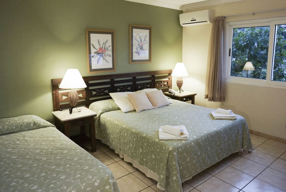 Classic Quadruple Room | Minibar, in-room safe, free WiFi, bed sheets