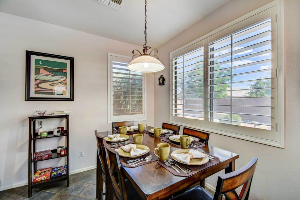 Dining Area | Dishware & Flatware Provided
