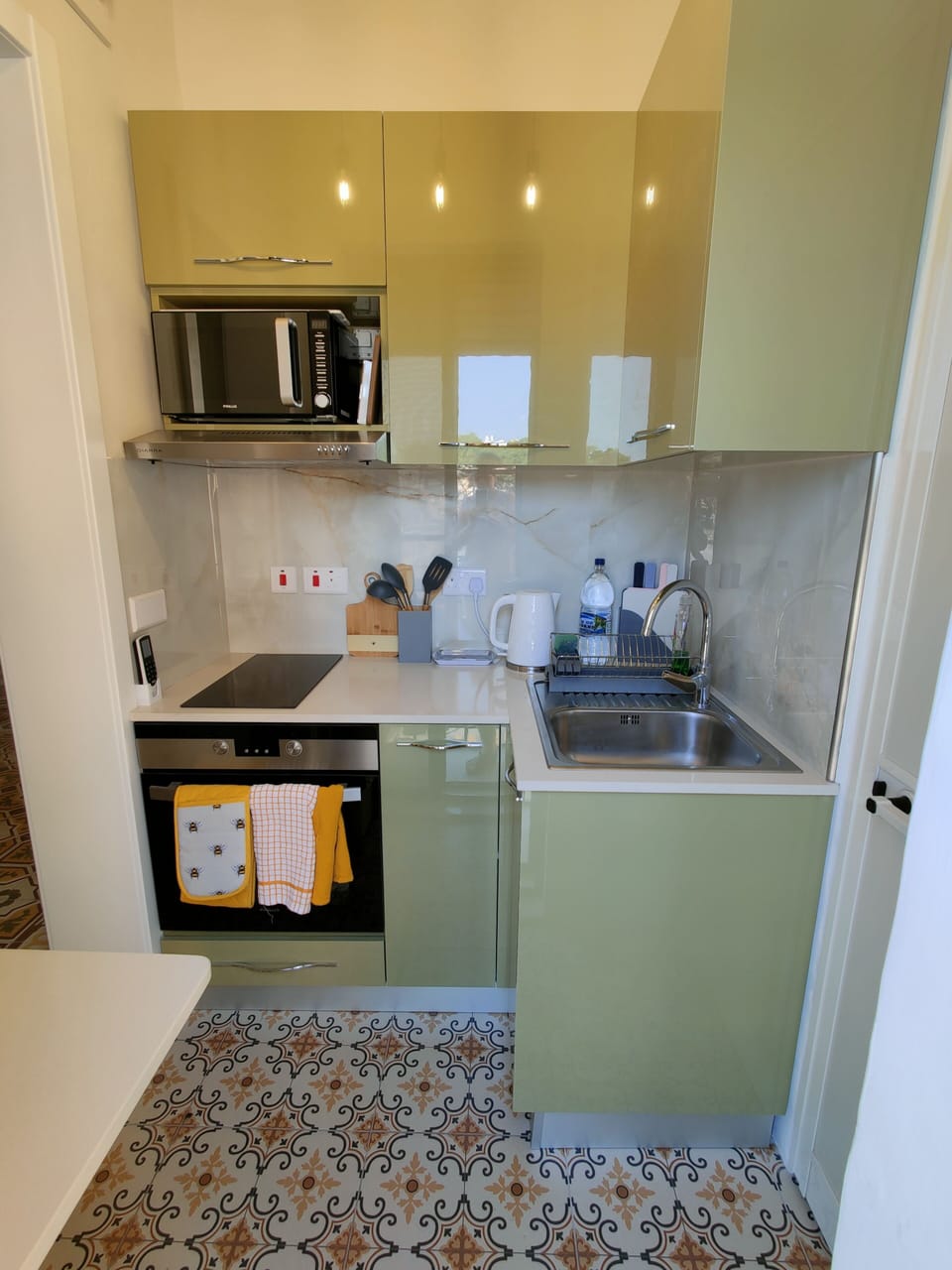 
Fully equipped kitchen.