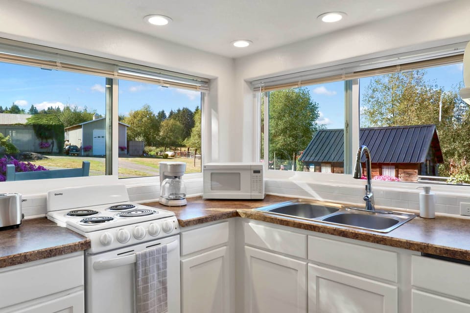 Kitchen | 1st Floor | Complimentary Spices | Toaster