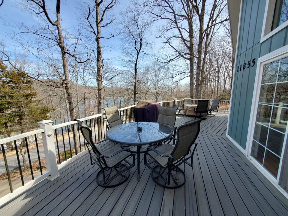Outdoor Dining on the Deck!