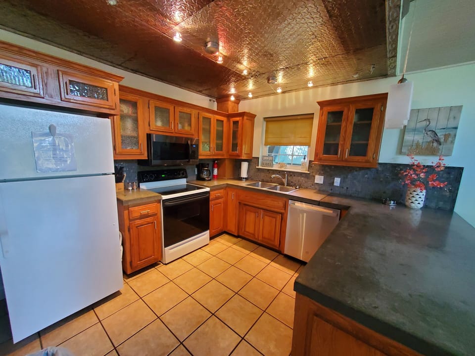 Kitchen - Photo 2