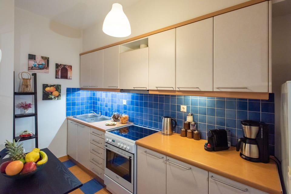 Comfort Apartment | Private kitchen | Full-size fridge, microwave, oven, stovetop