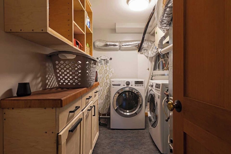 laundry room (lower level)