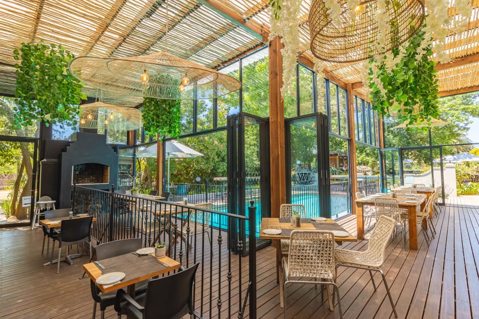 International cuisine, pool views 