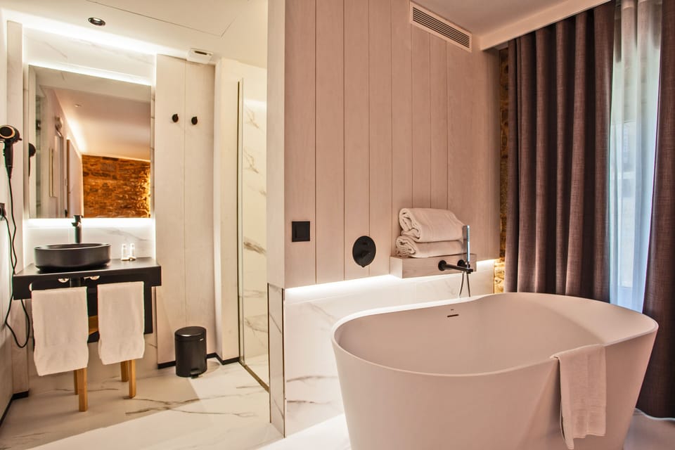 Superior Room Raxoi | Deep soaking bathtub