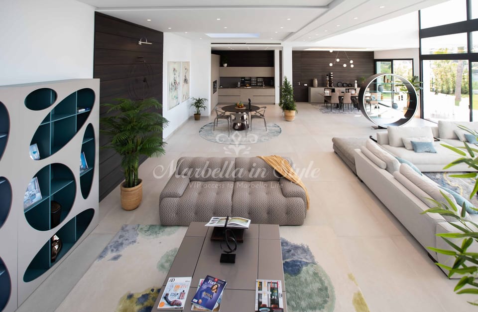 master bedroom with panoramic view and en-suite dressing room