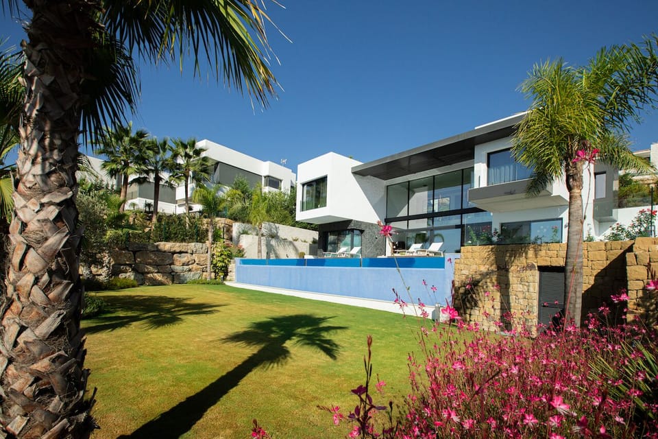 Infinity pool with glass wall