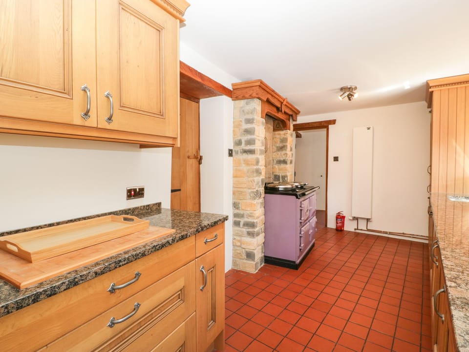 Fridge, dishwasher, electric kettle, cookware/dishes/utensils