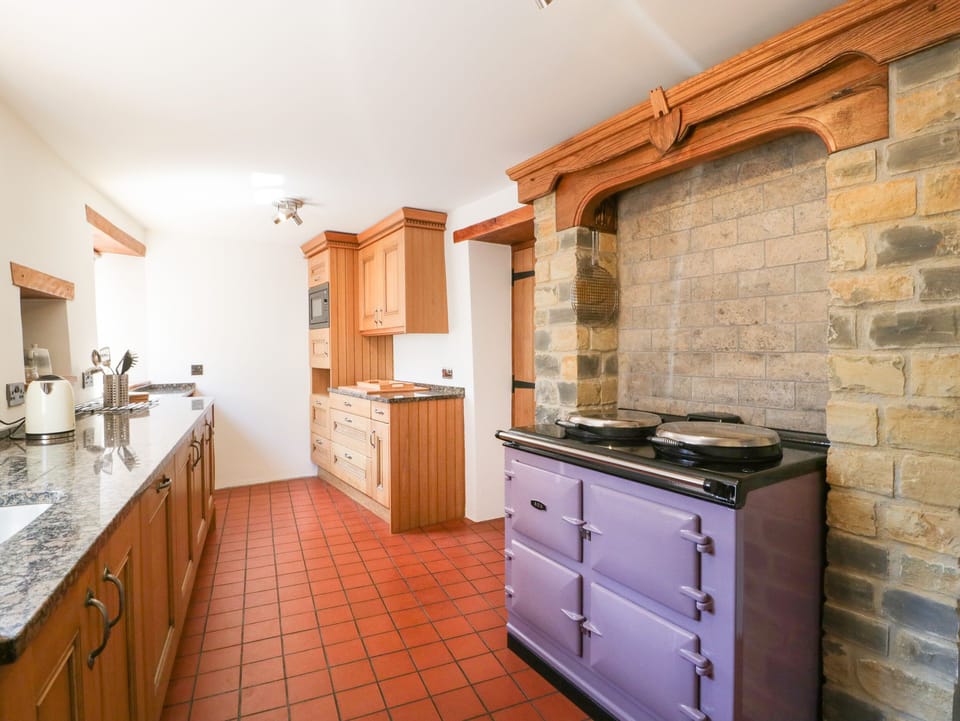 Fridge, dishwasher, electric kettle, cookware/dishes/utensils