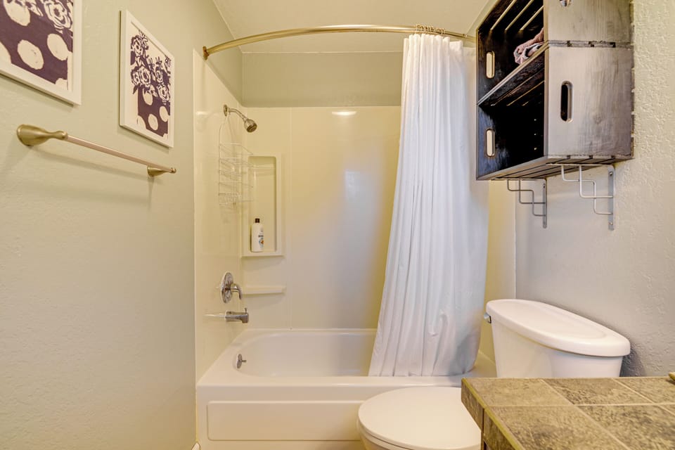 En-Suite Bathroom | Towels Provided